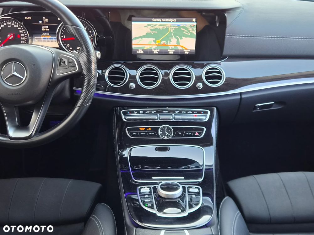 Mercedes-Benz Klasa E 220 d 9G-TRONIC - 21