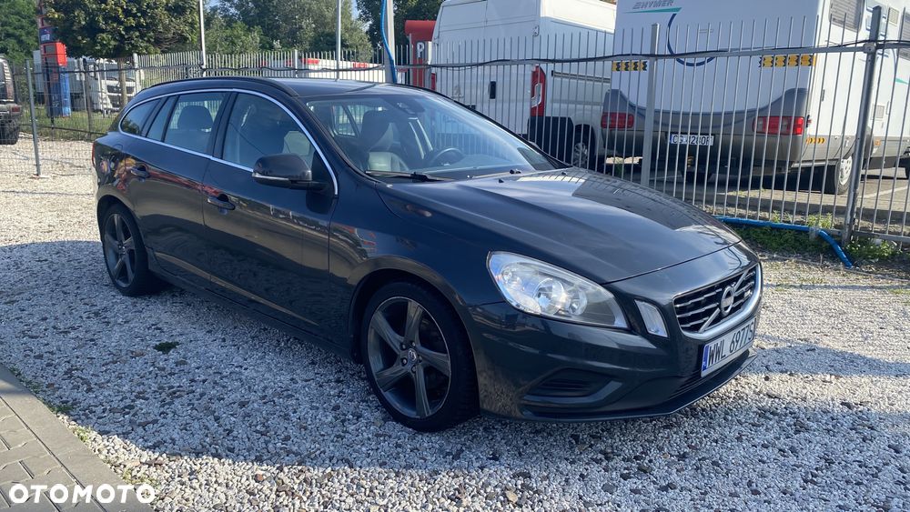 Volvo V60 D2 R-Design - 1