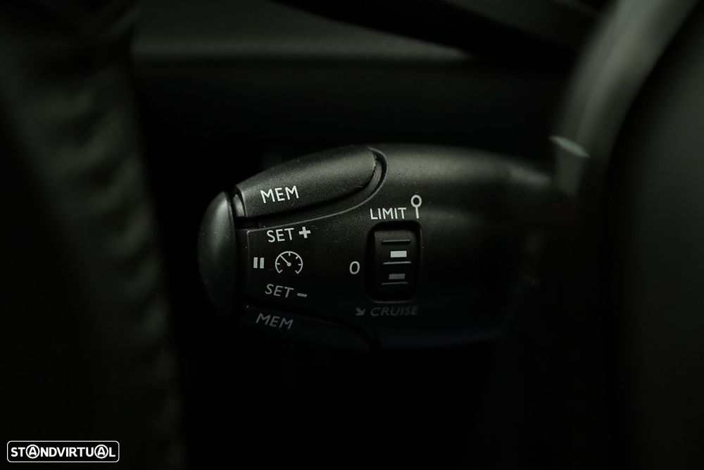 Peugeot 2008 1.2 PureTech Active Pack - 17