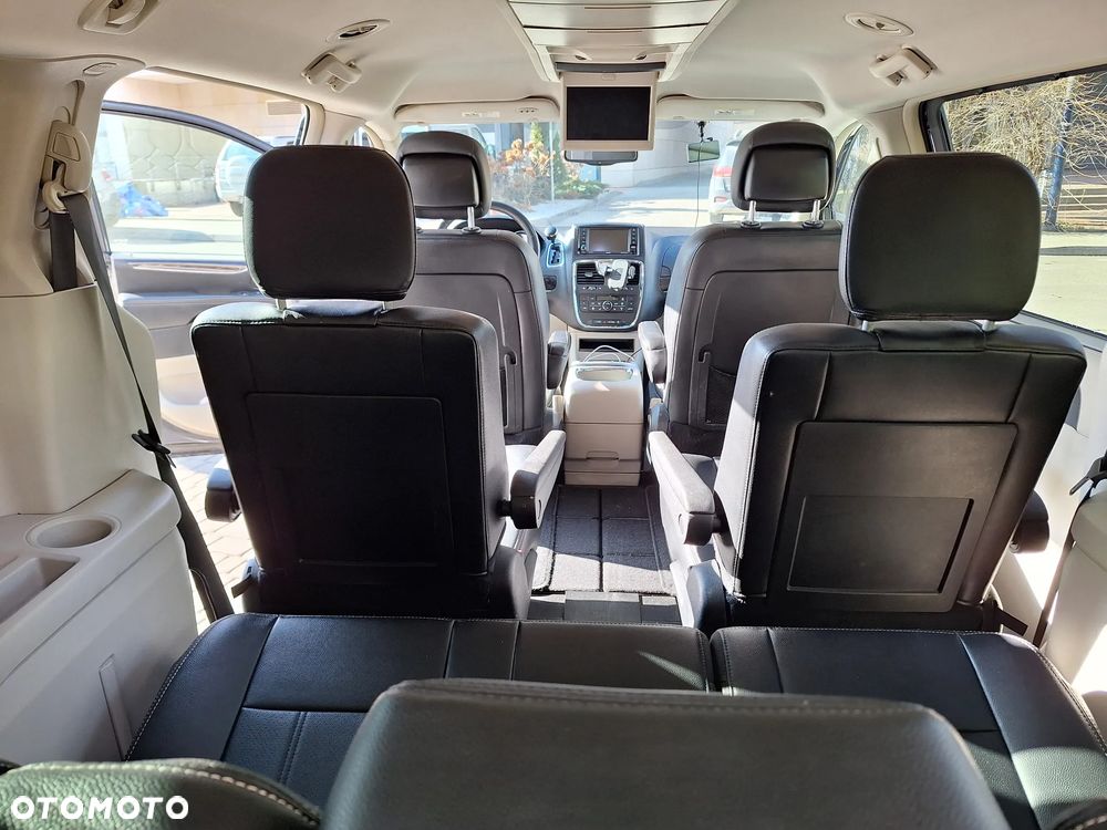 Chrysler Town & Country - 20