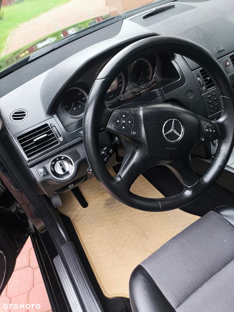 Mercedes-Benz Klasa C 220 CDI DPF Automatik BlueEFFICIENCY Avantgarde - 16