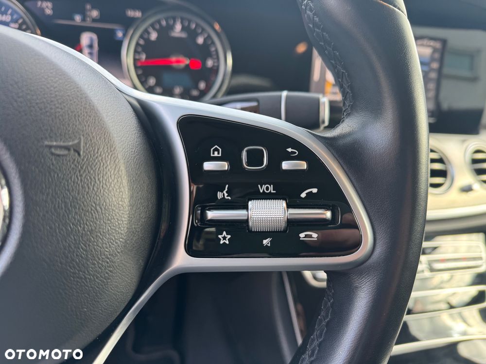 Mercedes-Benz Klasa E 220 d 4-Matic 9G-TRONIC - 20