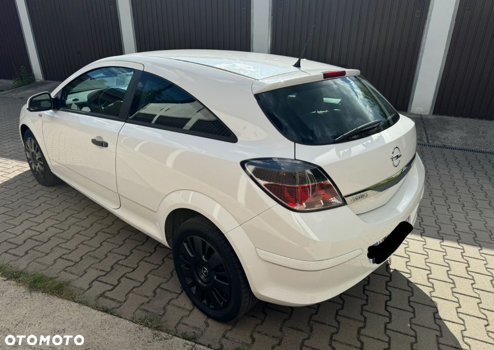Opel Astra III GTC 1.4 Cosmo - 4