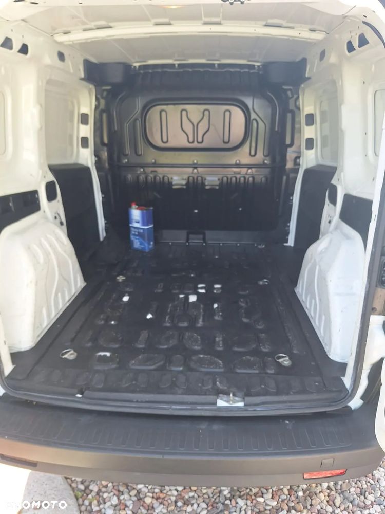 Opel COMBO - 19