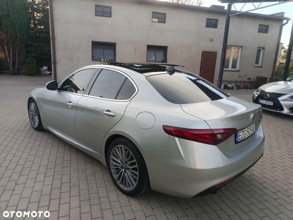 Alfa Romeo Giulia 2.0 Turbo 16V AT8 Veloce Ti - 3