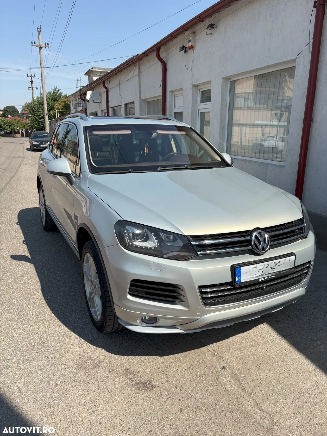 Volkswagen Touareg - 1