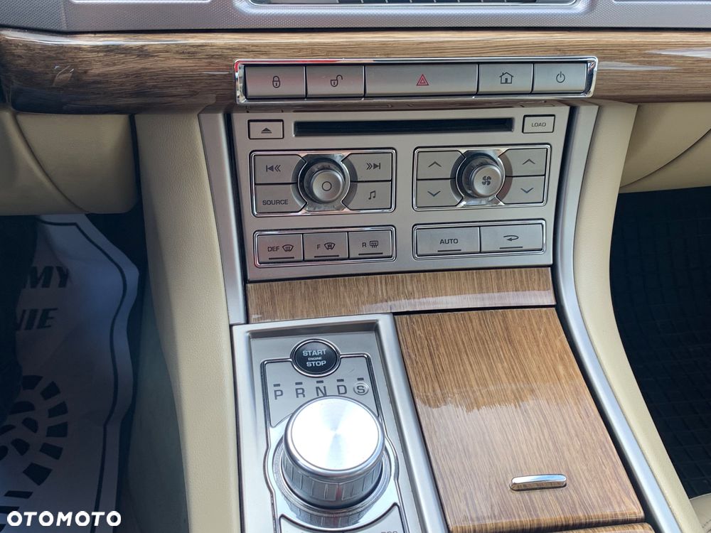 Jaguar XF 2.7 V6 Premium Luxury - 22
