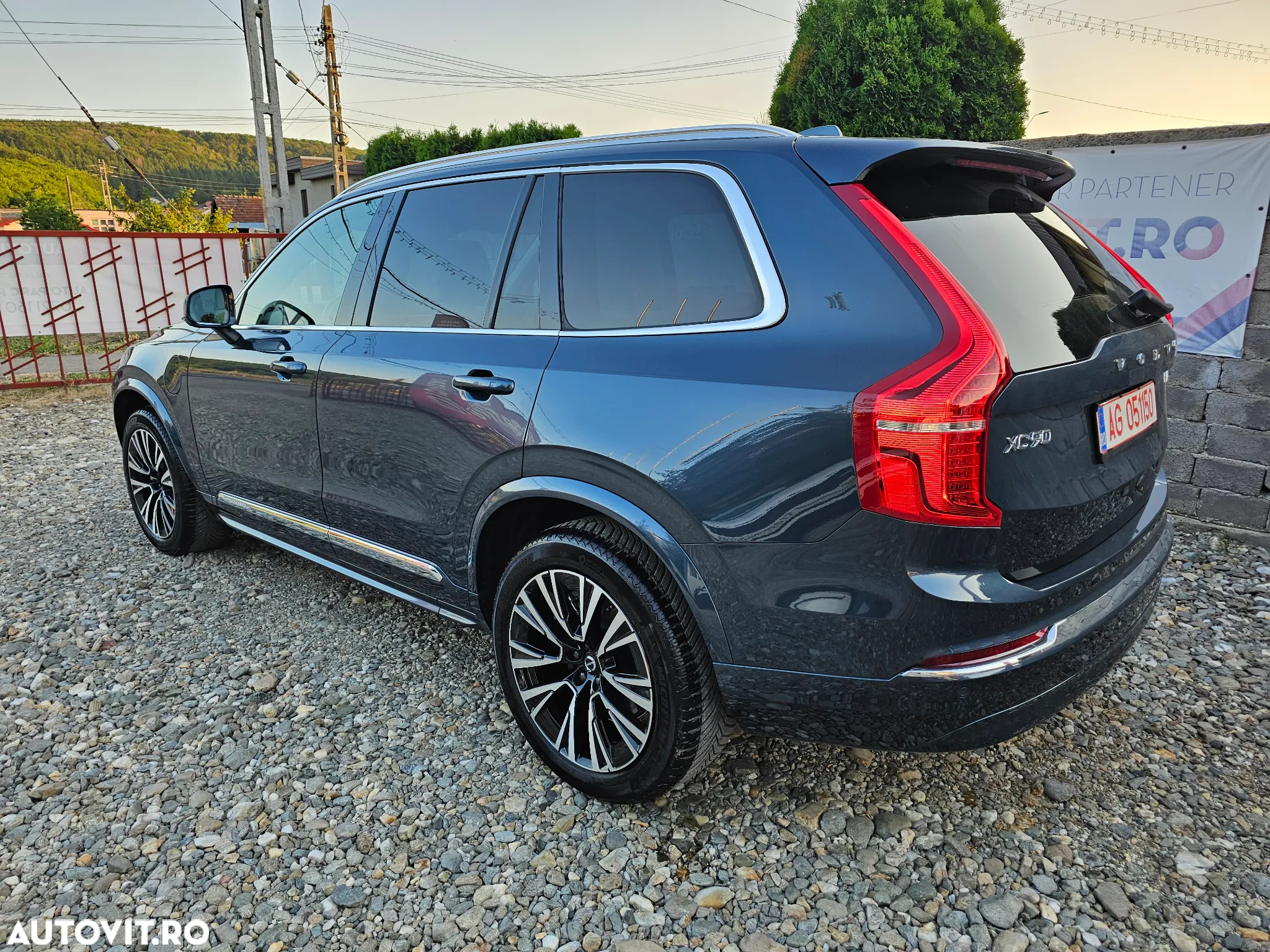 Volvo XC 90 T8 AWD Plug-in Hybrid Plus Dark - 9