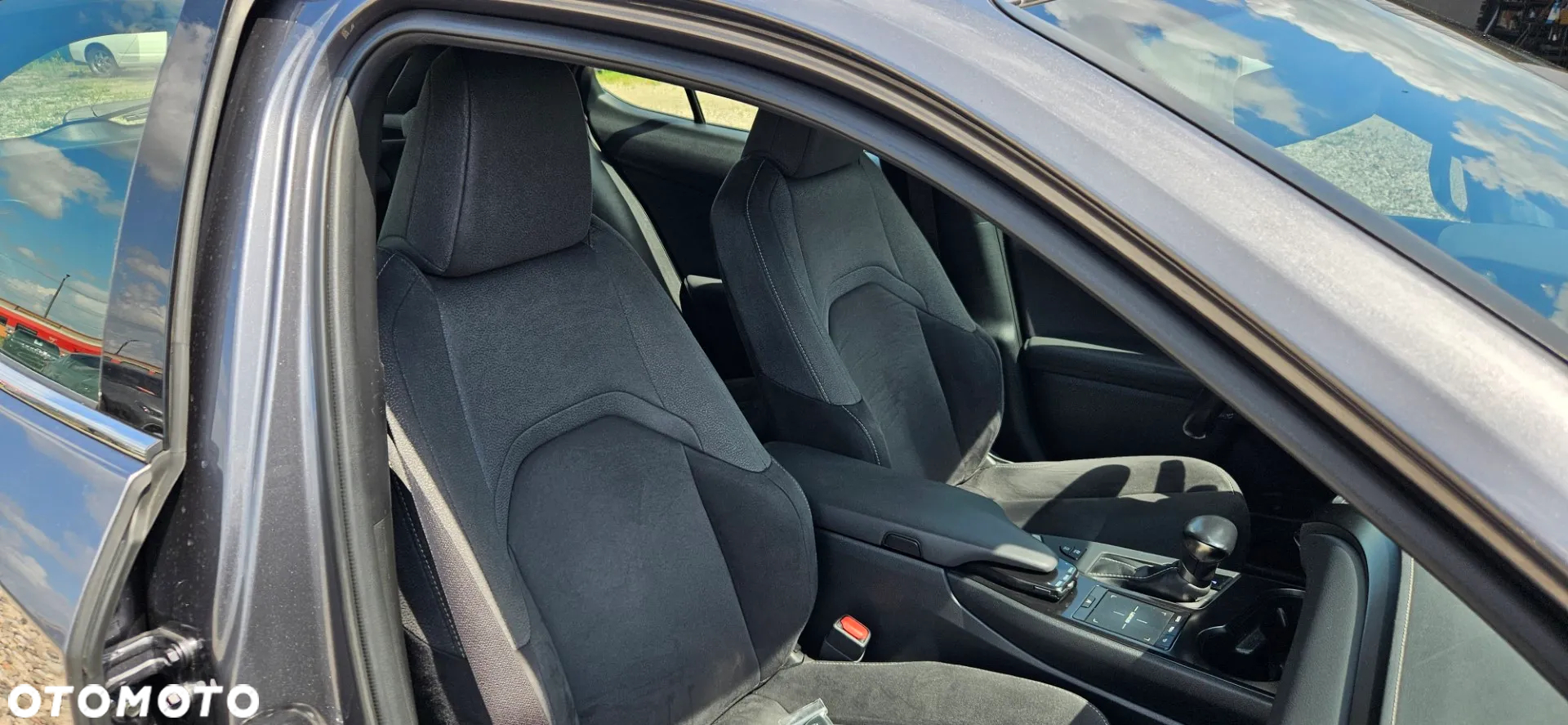 Lexus UX 250h - 25