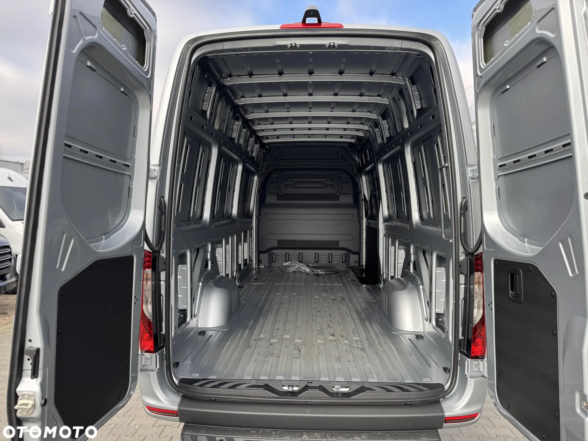 Mercedes-Benz Sprinter - 6
