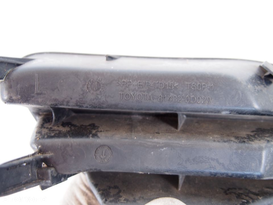 Toyota Yaris II 06-09r Atrapa lewa kratka zderzak 2 - 3