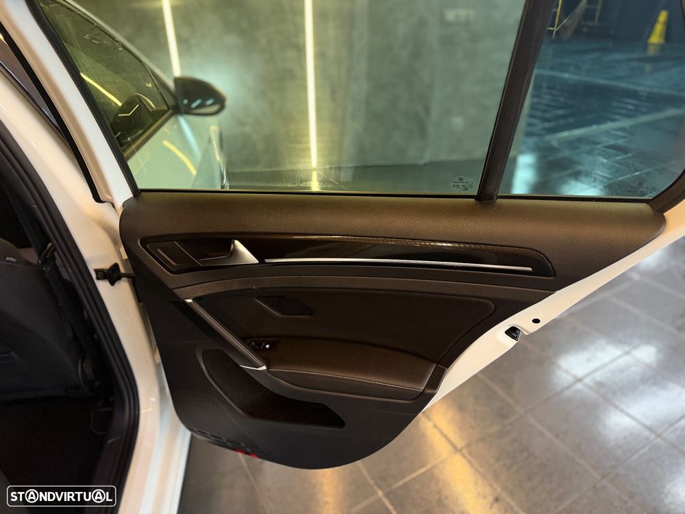 VW Golf R 4Motion (BlueMotion ) DSG - 24