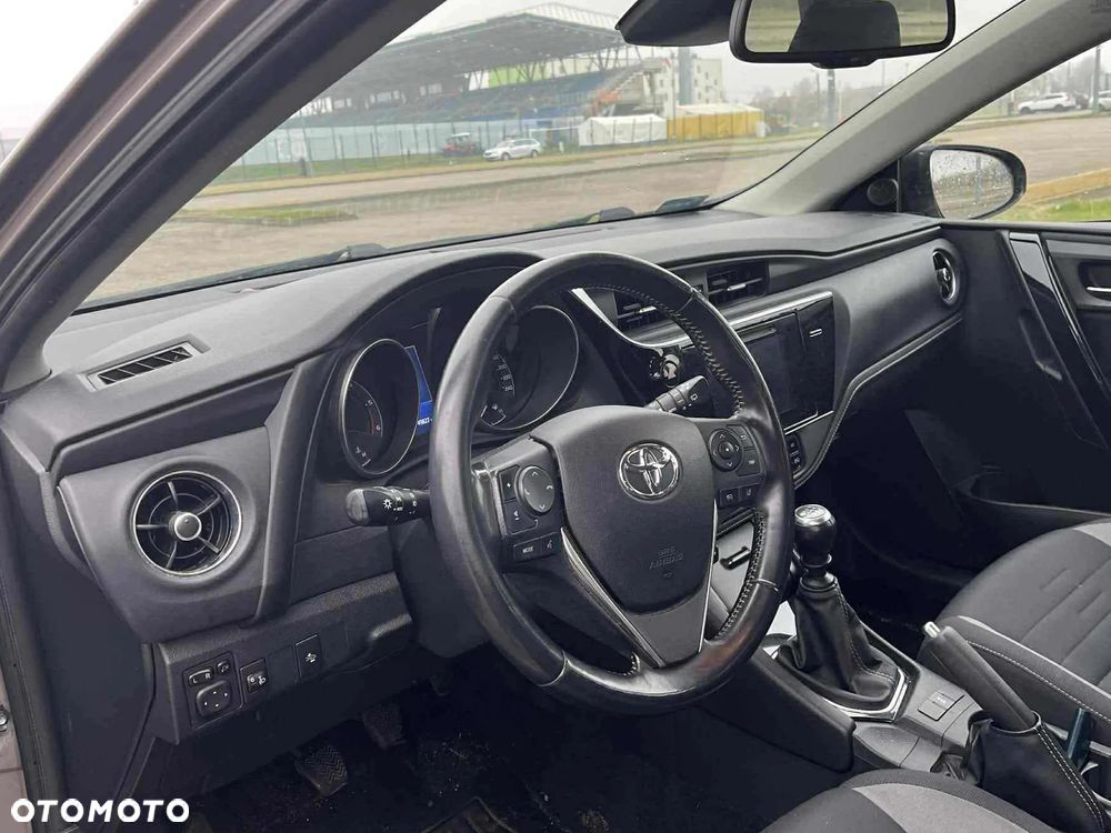 Toyota Auris 1.4 D-4D Premium Comfort - 8