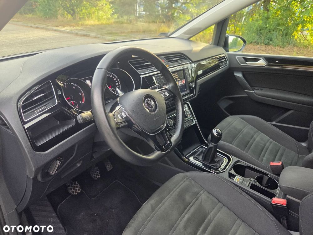 Volkswagen Touran 2.0 TDI BMT Highline - 25