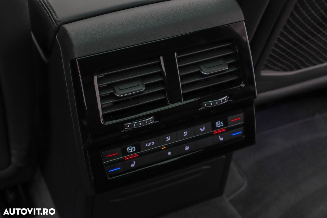 Volkswagen Touareg 3.0 V6 e-Hybrid 4Motion Aut. Elegance - 26