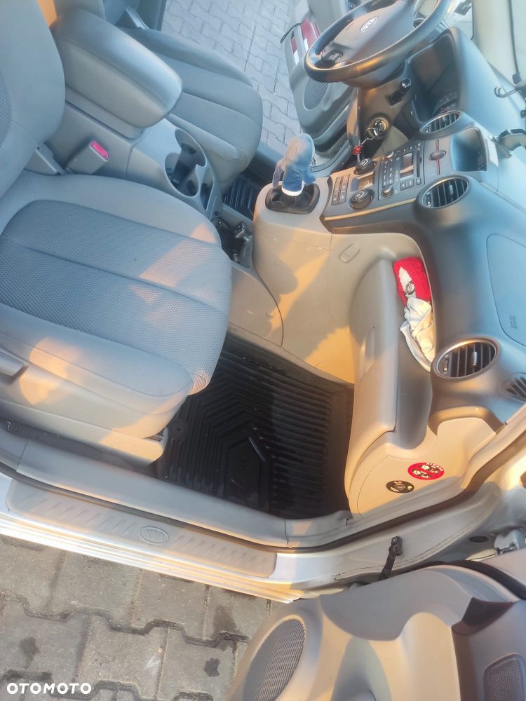 Kia Carens 2.0 CRDi EXpedition - 14