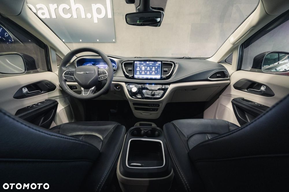Chrysler Pacifica - 11