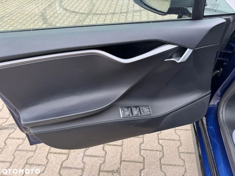 Tesla Model S - 17
