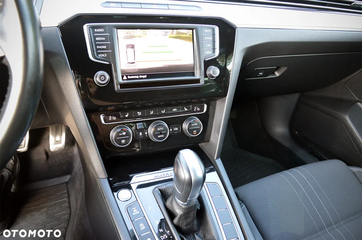Volkswagen Passat Variant 2.0 TDI SCR 4Motion DSG Alltrack - 9
