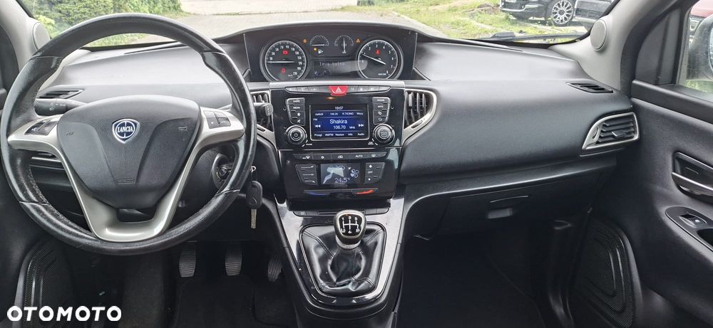 Lancia Ypsilon Y 0.9 TwinAir Turbo 8V Platinum - 9