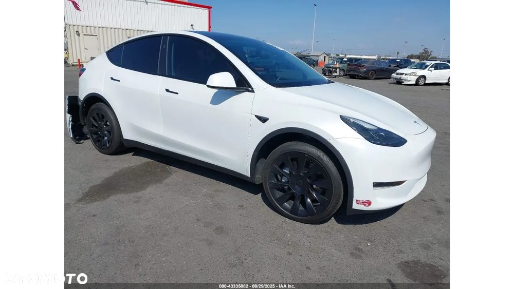 Tesla Y - 1