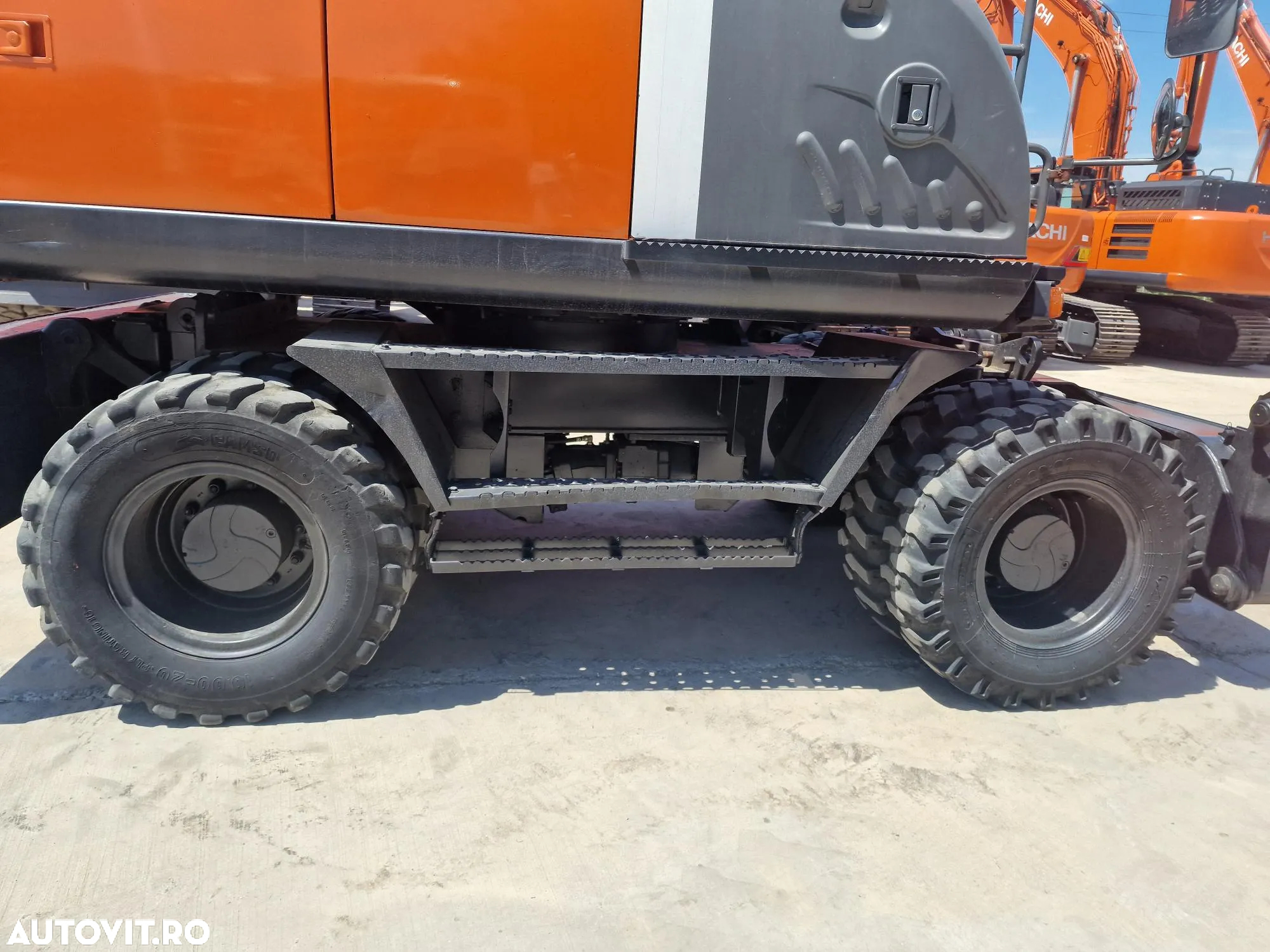 Hitachi PE ROTI, 16,5tone, 3 BRATE, 7.432h, CALE si lama nivelare, Inst picon, a doua instalatie hidr pe brate, AC, camera spate, cupa 1,2m, Ad sapare 6m, ridica  7t la 9m, hidraulica HITACHI, promotie 69.900 EUR+Tva-Posibilitate inchiriere. - 21