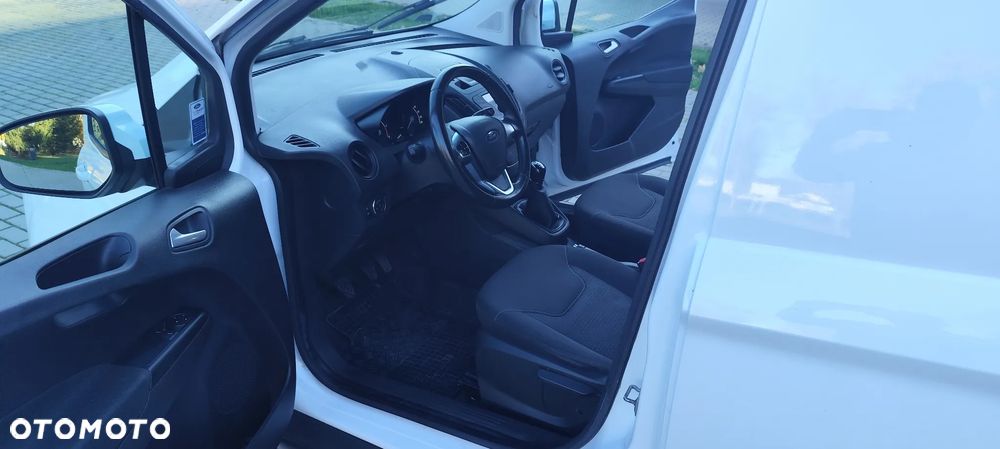 Ford Transit Courier - 17