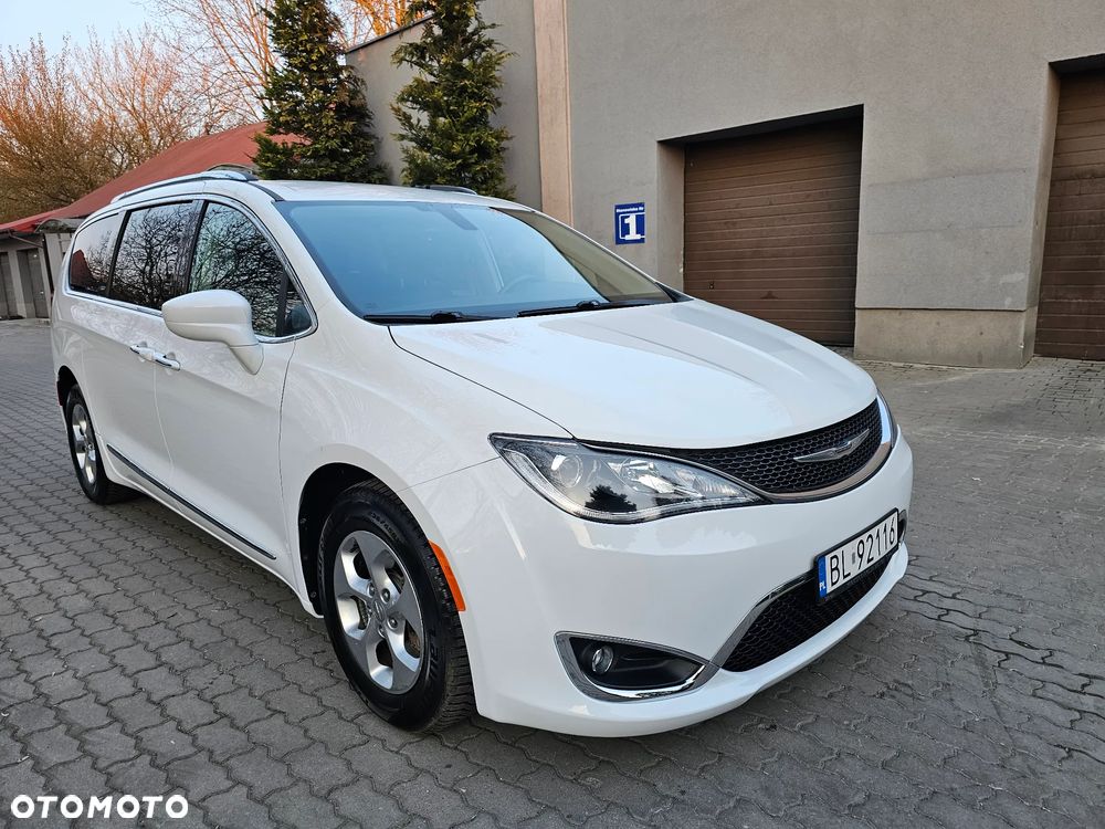 Chrysler Pacifica - 4
