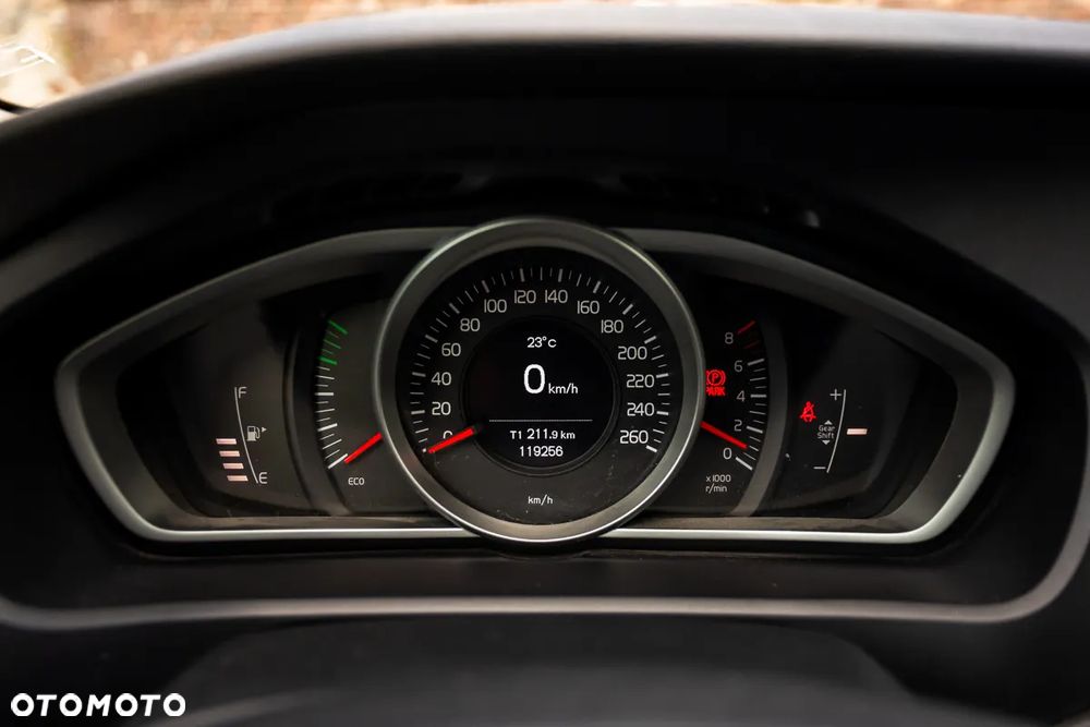 Volvo V40 - 24