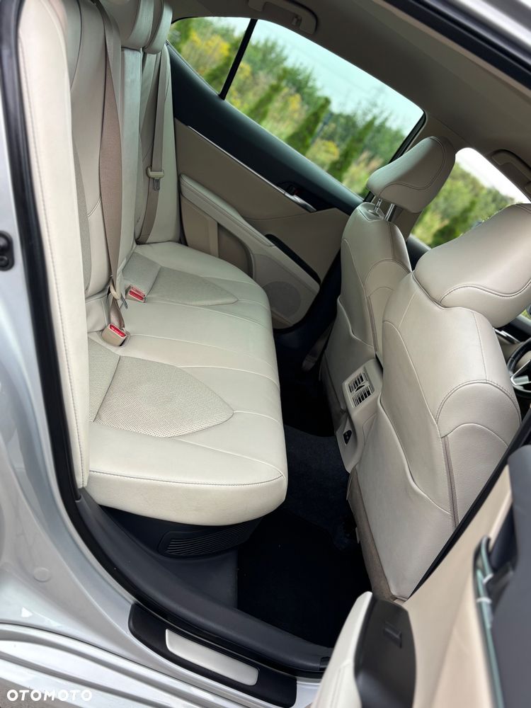 Toyota Camry 2.5 Hybrid Executive CVT - 13