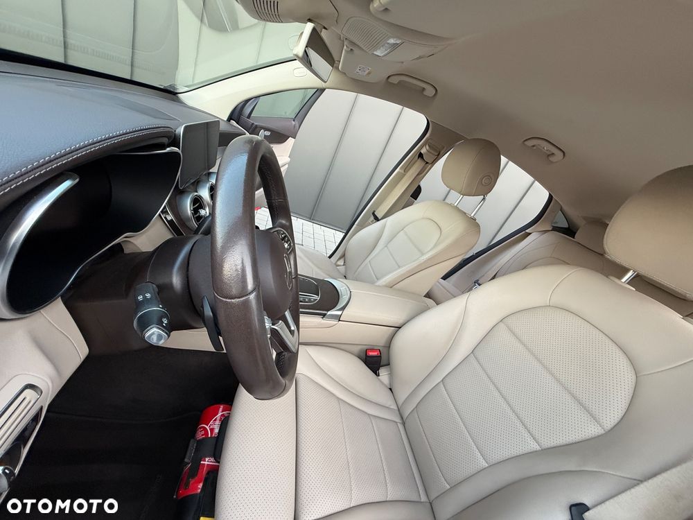Mercedes-Benz GLC 200 4Matic 9G-TRONIC AMG Line Plus - 22