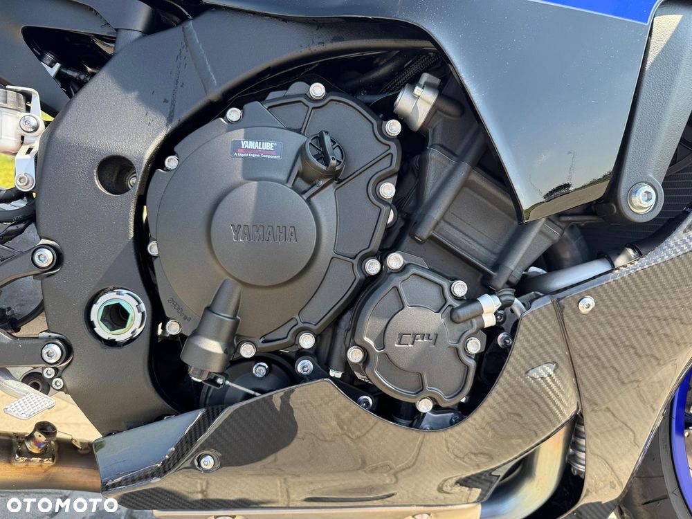 Yamaha R1 - 12