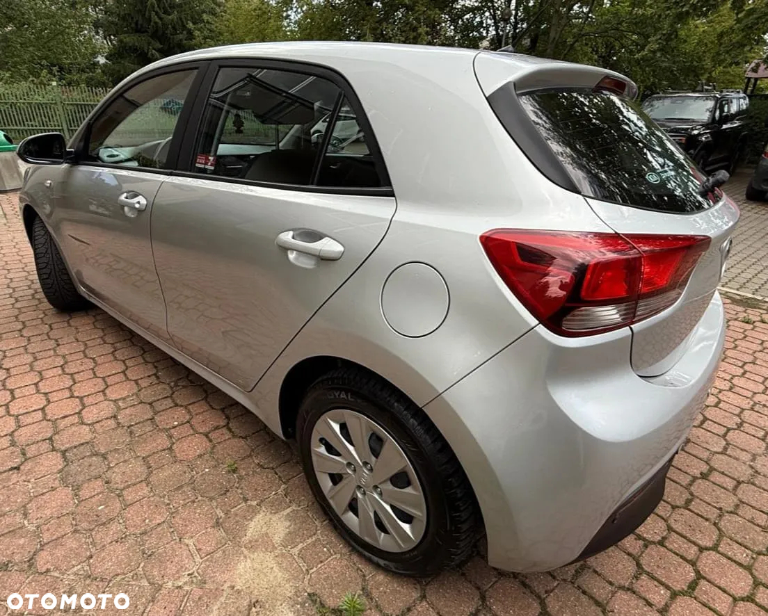 Kia Rio 1.2 L - 3