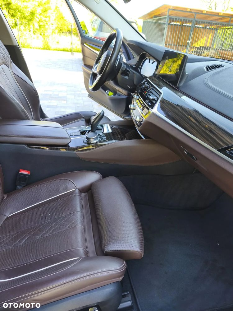 BMW Seria 5 525d Touring Luxury Line - 23