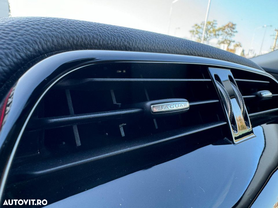 Jaguar XE 20d Aut. Prestige - 24