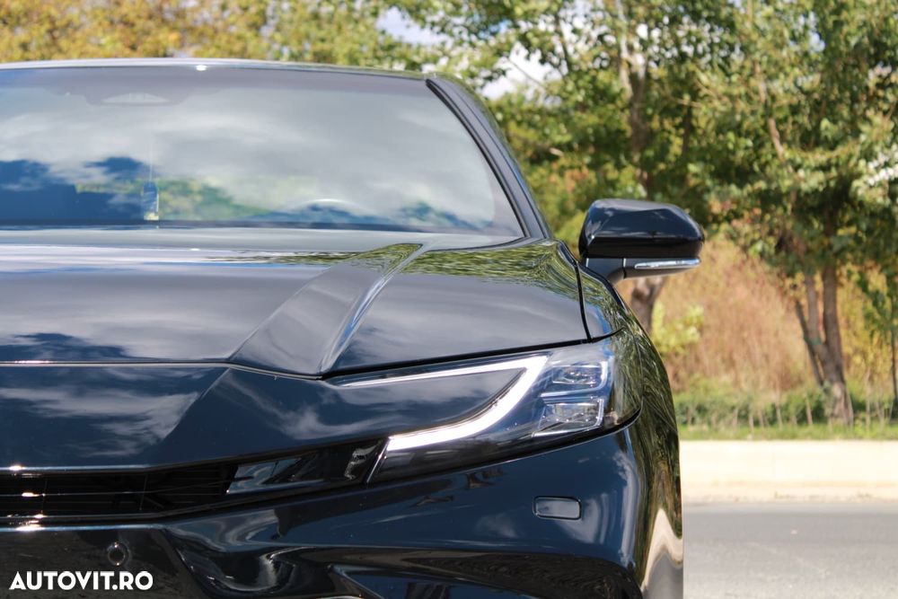 Toyota Camry 2.5 HEV Executive - 4