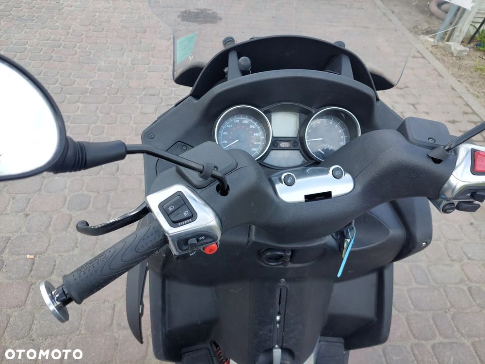 Piaggio MP-3 - 9