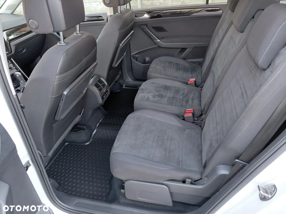 Volkswagen Touran - 33