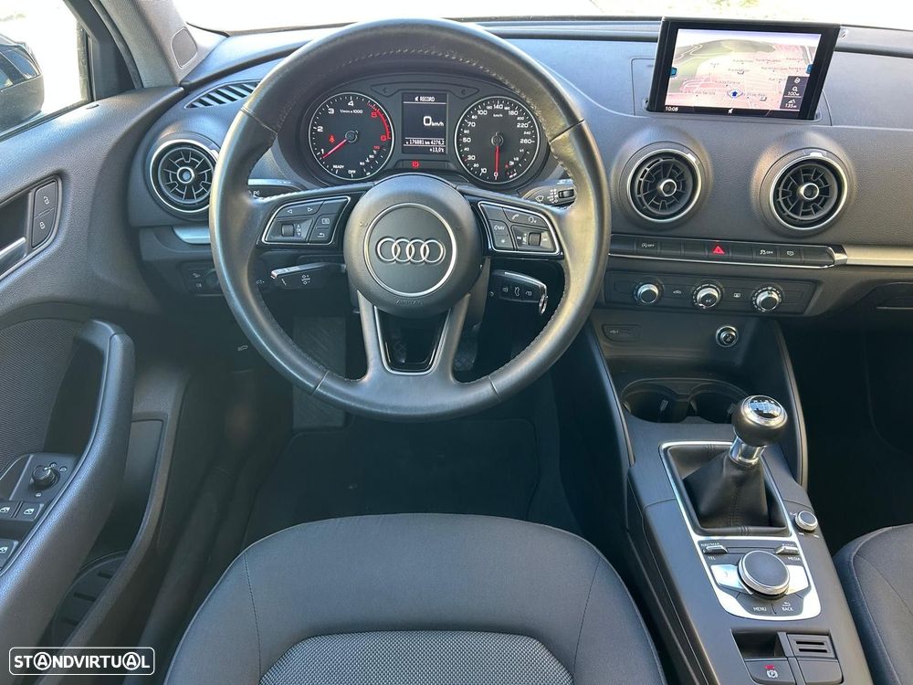 Audi A3 Limousine 30 TDI Design - 18