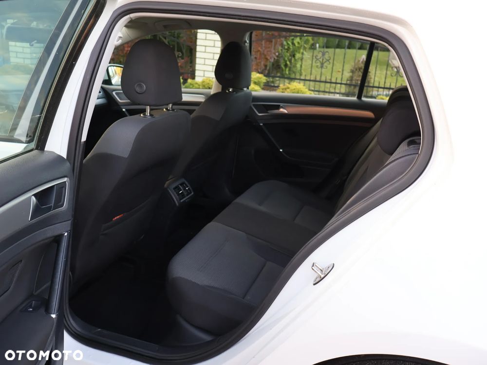 Volkswagen Golf - 21