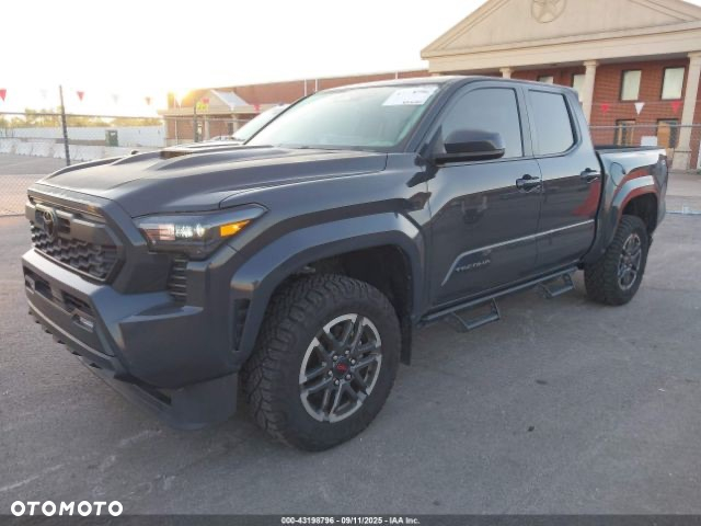 Toyota Tacoma - 2
