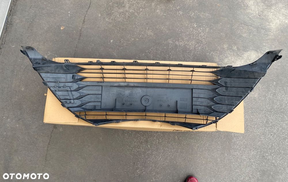 TOYOTA YARIS 3 III Lift 17-  krata środkowa ZDERZAKA przedniego ATRAPA PRZEDNIA grill  KRATKA W ZDERZAK  przedni wlot powietrza przód 53102-0D120  53112-0D820  6319-A291 - 6