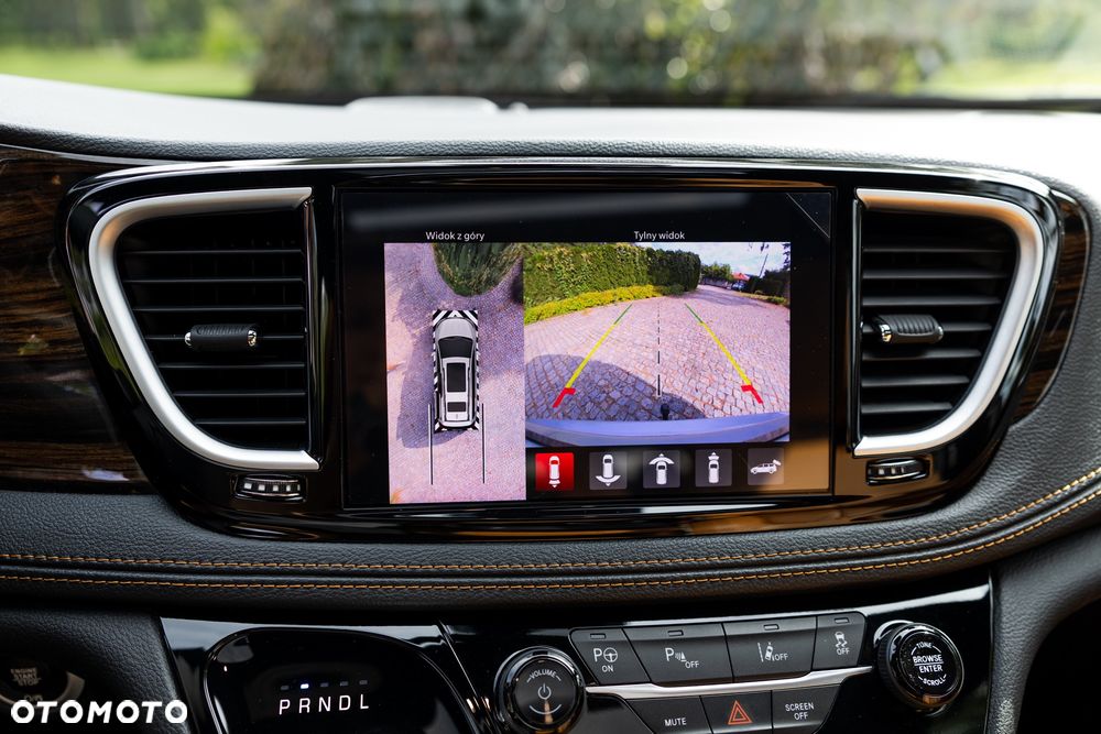 Chrysler Pacifica - 21