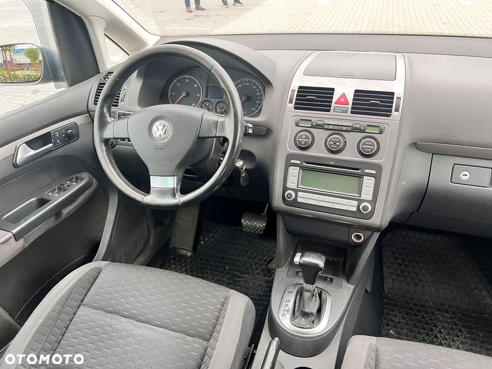 Volkswagen Touran 2.0 TDI DPF DSG Trendline - 8