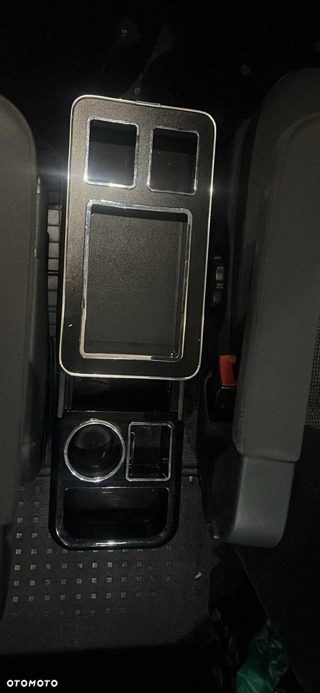 Volkswagen Caravelle - 8