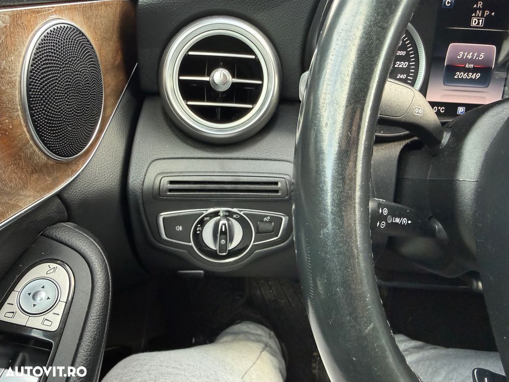 Mercedes-Benz C - 12