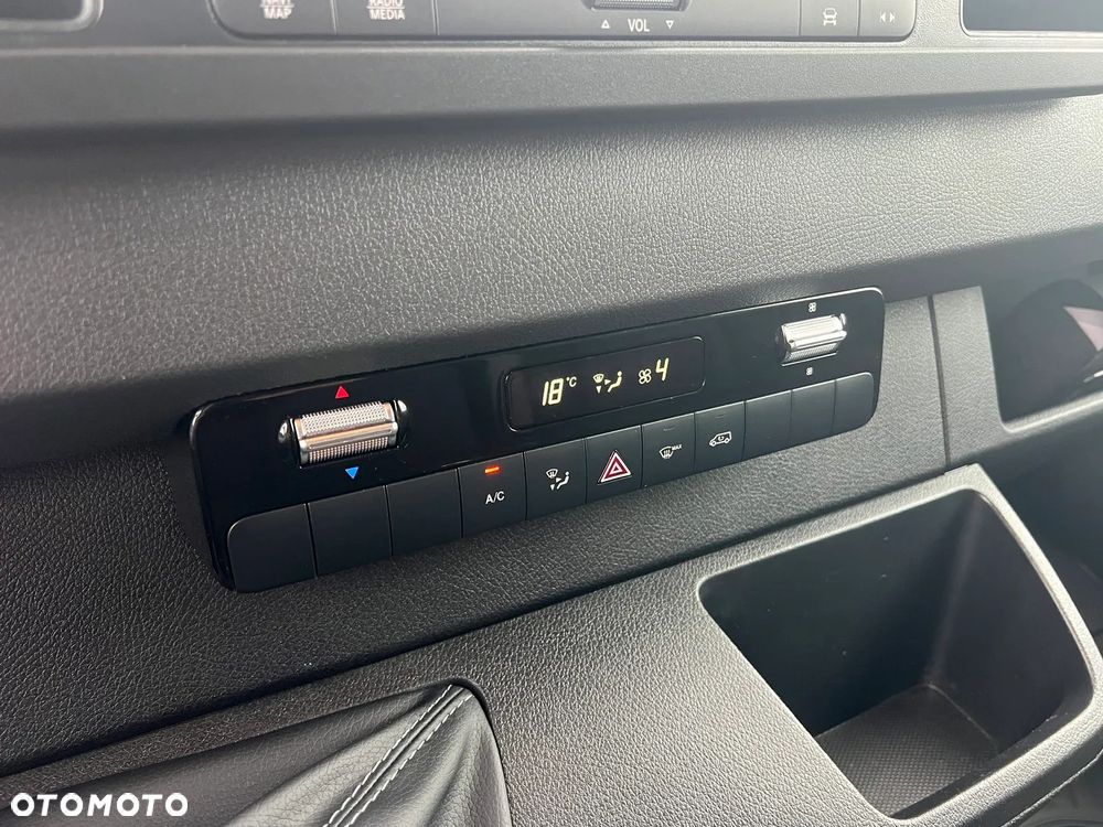 Mercedes-Benz Sprinter - 30