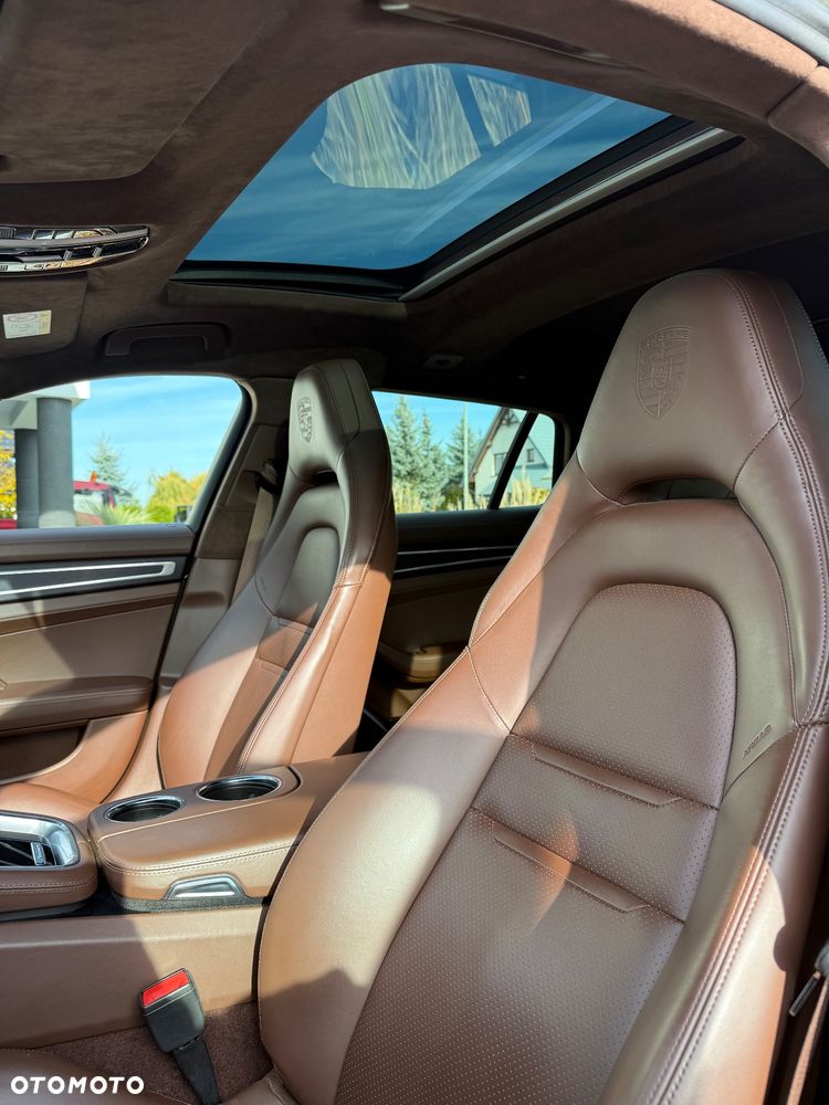 Porsche Panamera 4 Platinum Edition - 20