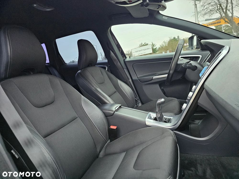 Volvo XC 60 D4 Momentum - 25