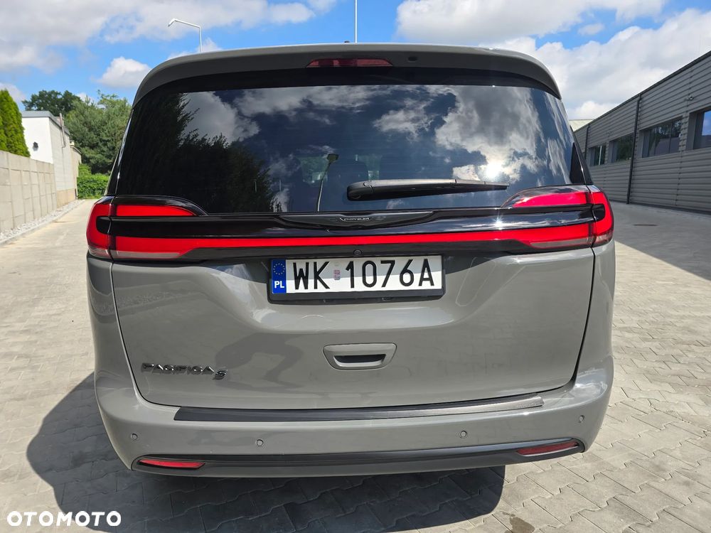 Chrysler Pacifica - 8